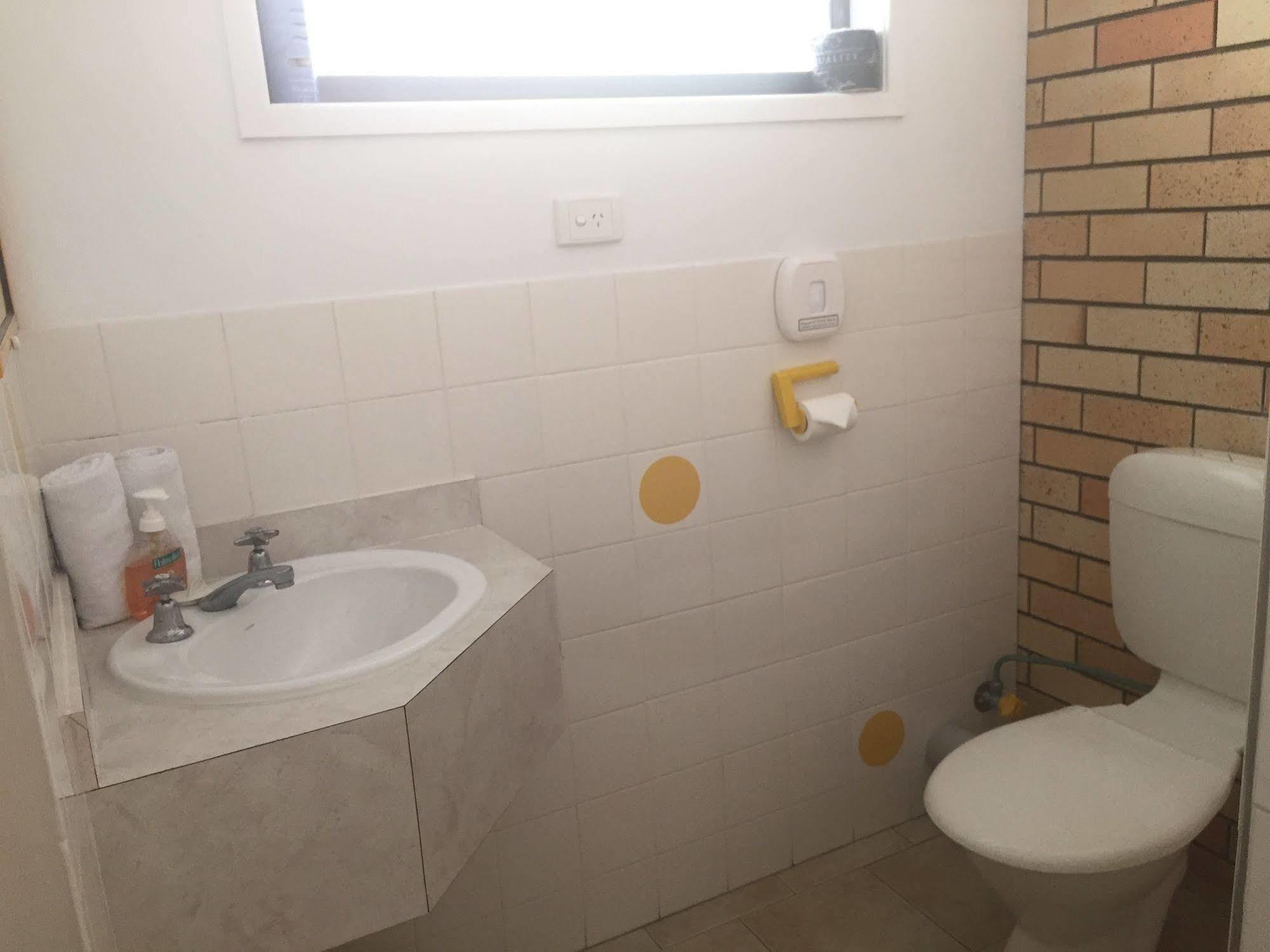 Motel Glenworth Тувумба Екстер'єр фото