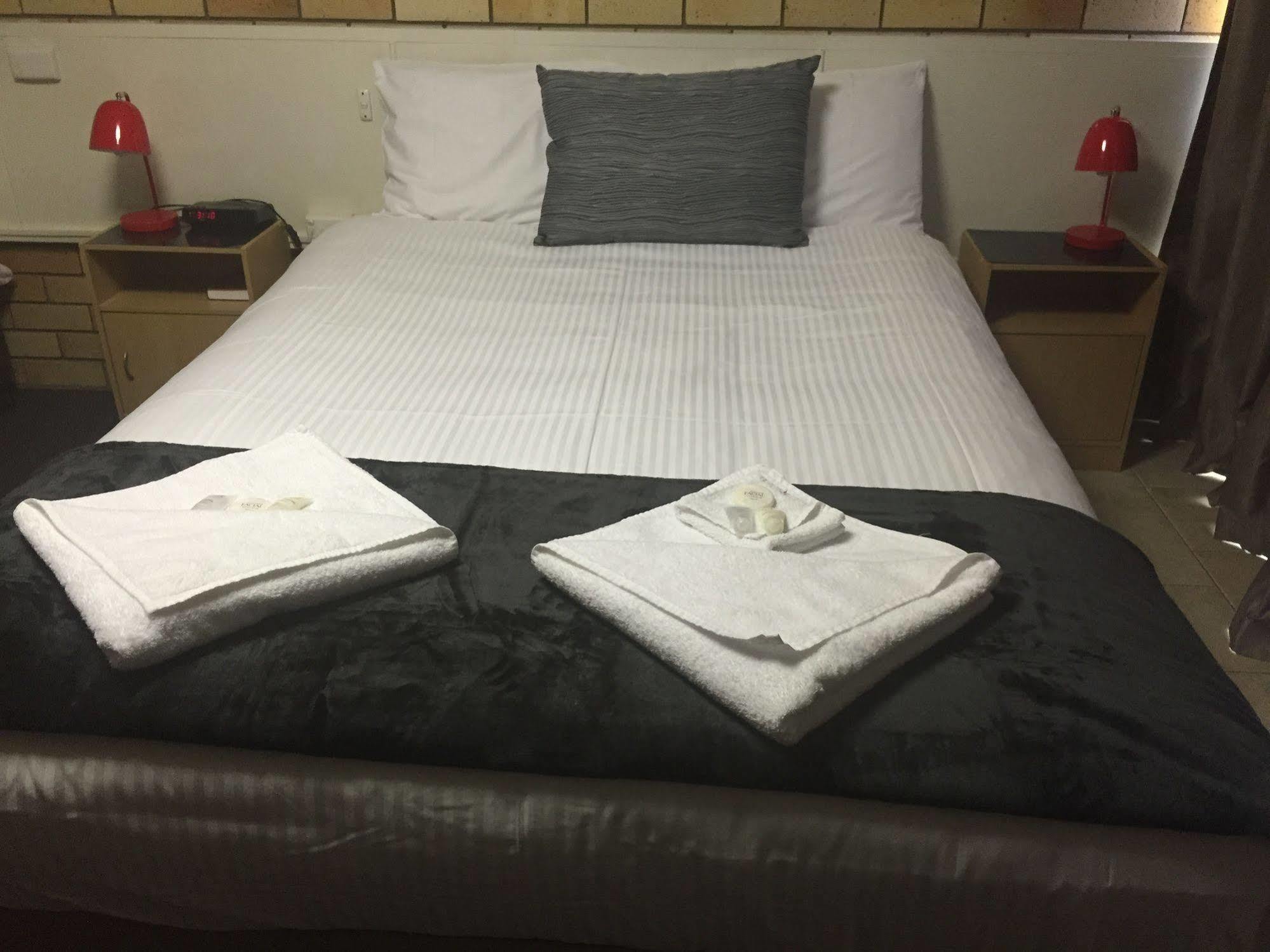 Motel Glenworth Тувумба Екстер'єр фото